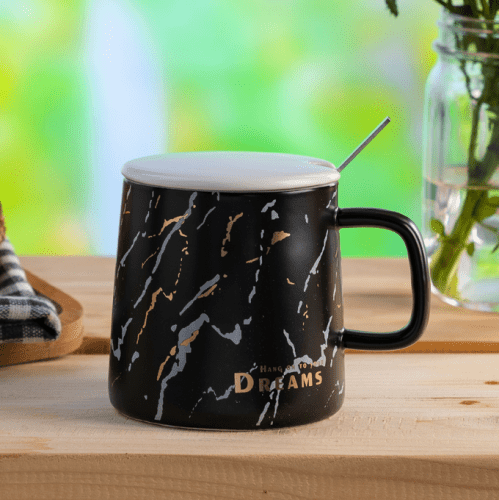 

كوب سيراميك أسود دريمز بتصميم رخامي مع غطاء - N-083