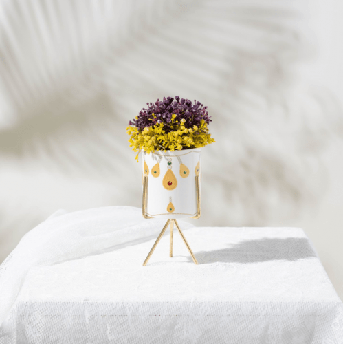 

حاملة نباتات لون ابيض بطبعة مجموهرات وقاعدة ذهبية من مود - كبير