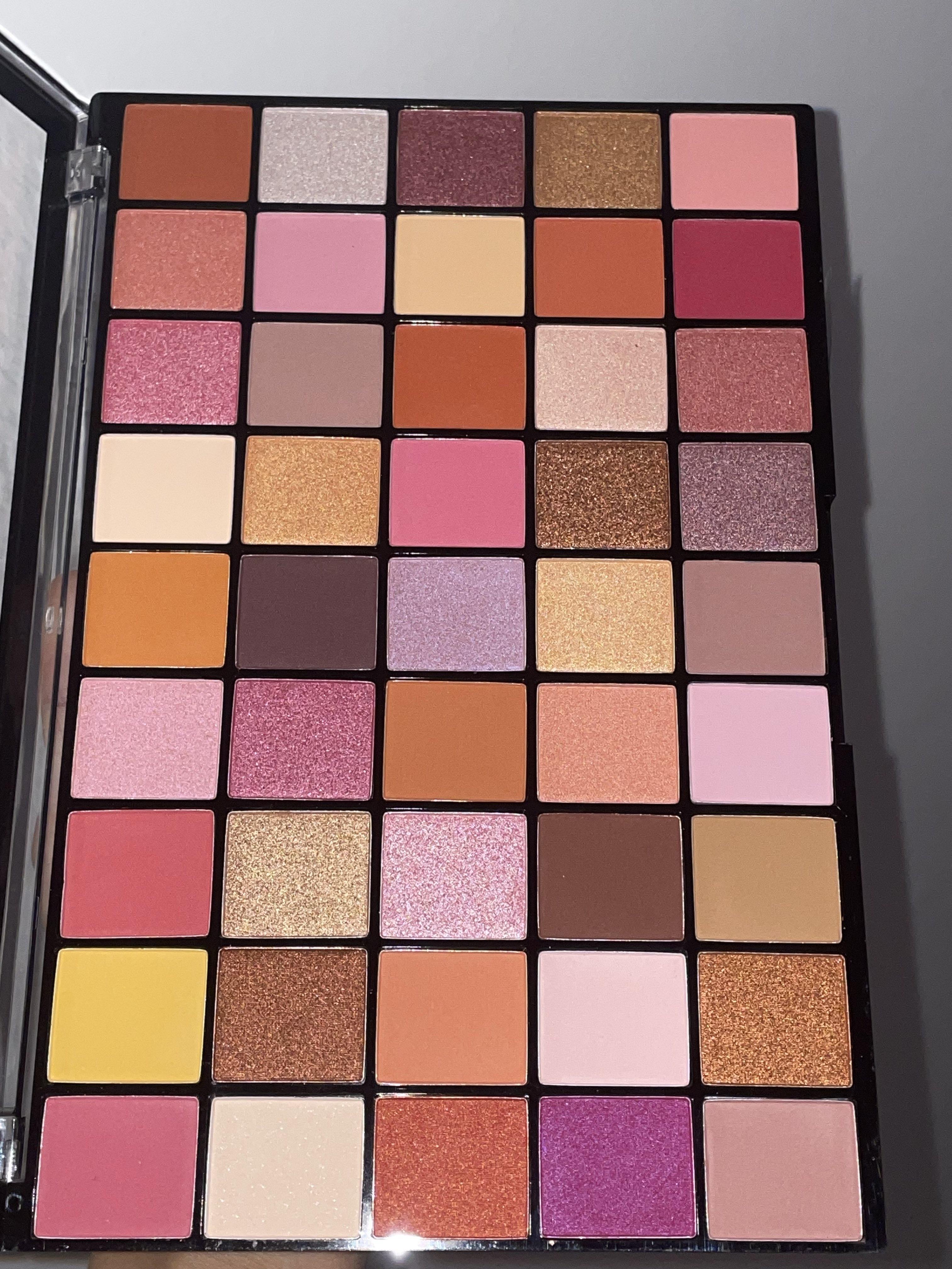 Make Up Revolution Maxi Reloaded Big Big Love Eyeshadow Palette