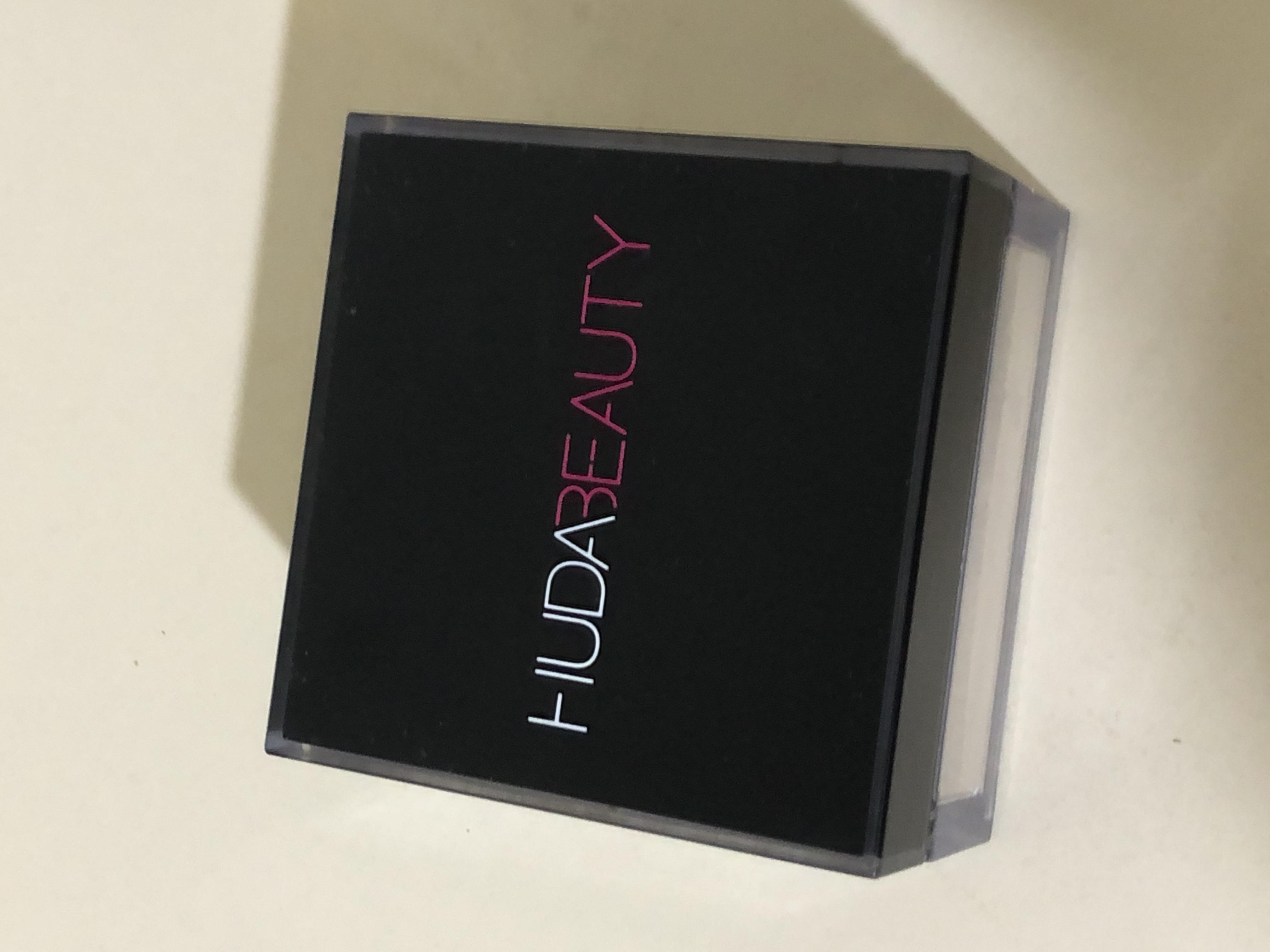 Huda Beauty Easy Bake Loose Powder Banana Bread Niceone